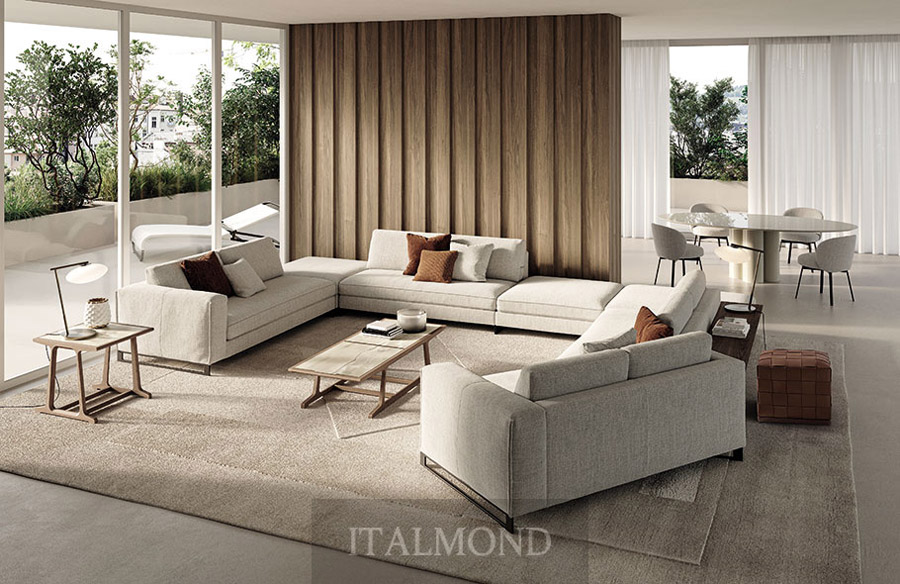 Светлая гостинная с диванами и декоративной деревянной стеной