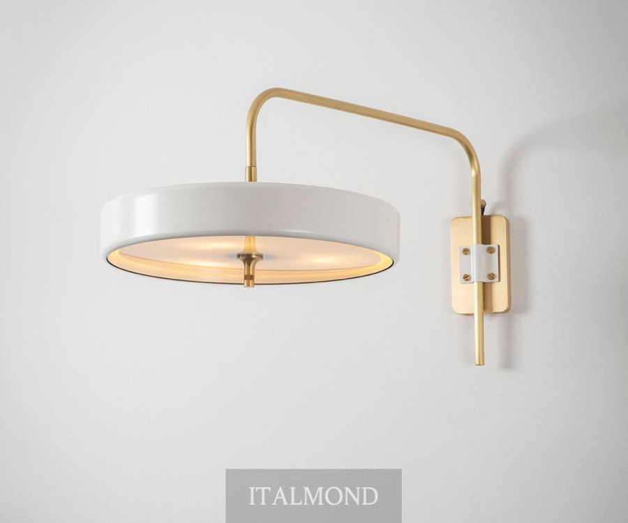 Настенный светильник в золотистом цвете