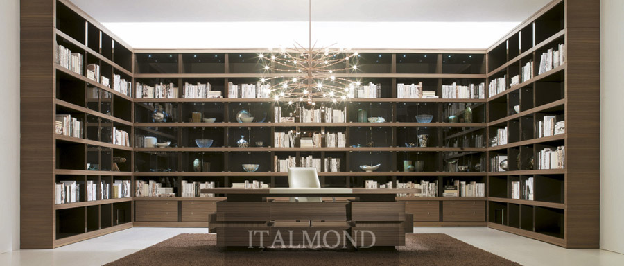 Кабинет с потолочными книжными полками, столом и дизайнерской люстрой