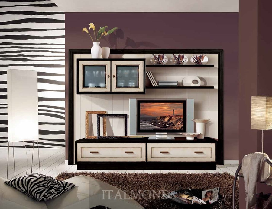 Стенка с телевизором на фоне фиолетовой стены и зебровой панели