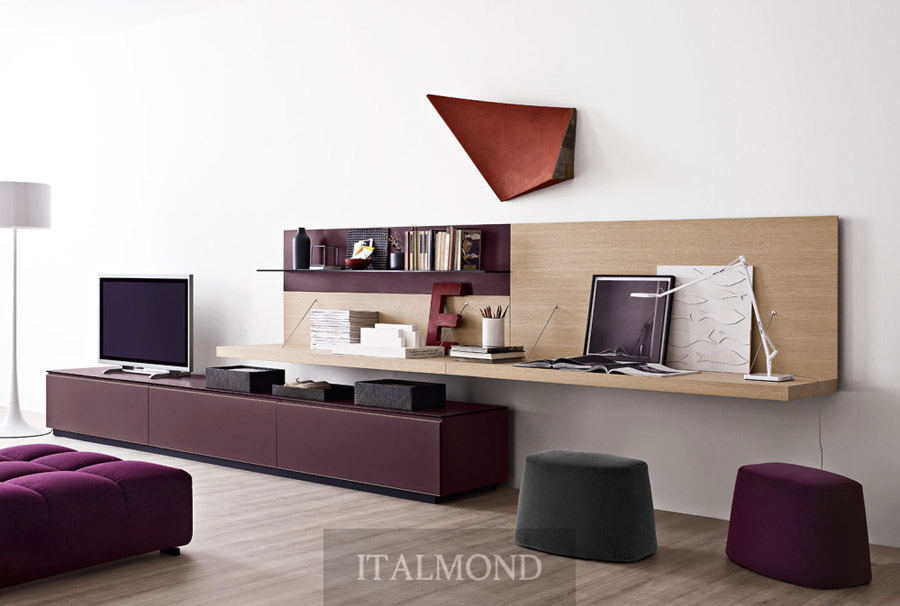 Гостиная с фиолетовым тумбочкой, плавающей полкой и пуфами