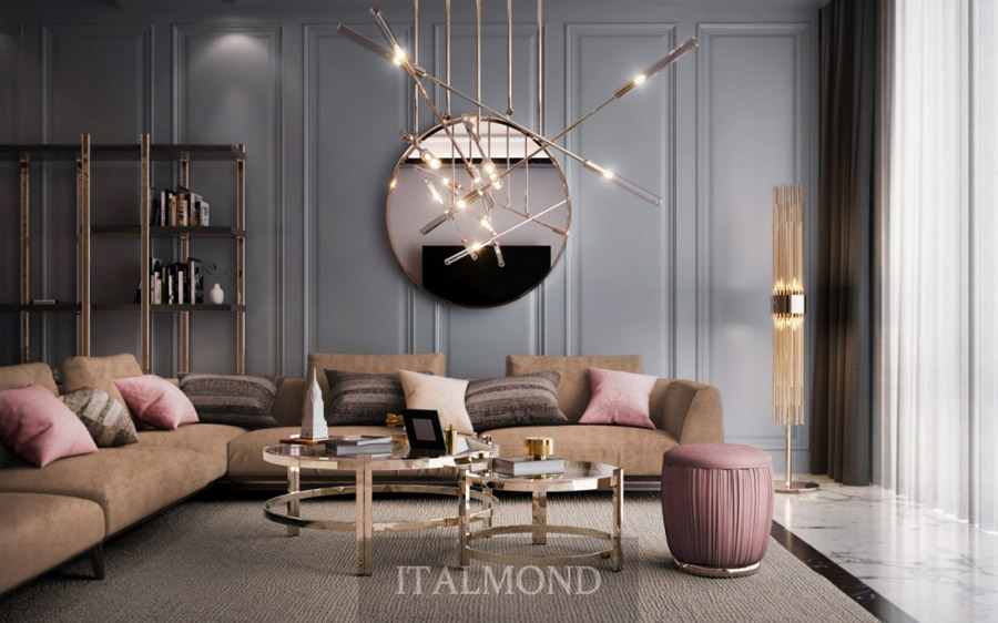 Гостиная с коричневым диваном, розовым пуфом и дизайнерской люстрой