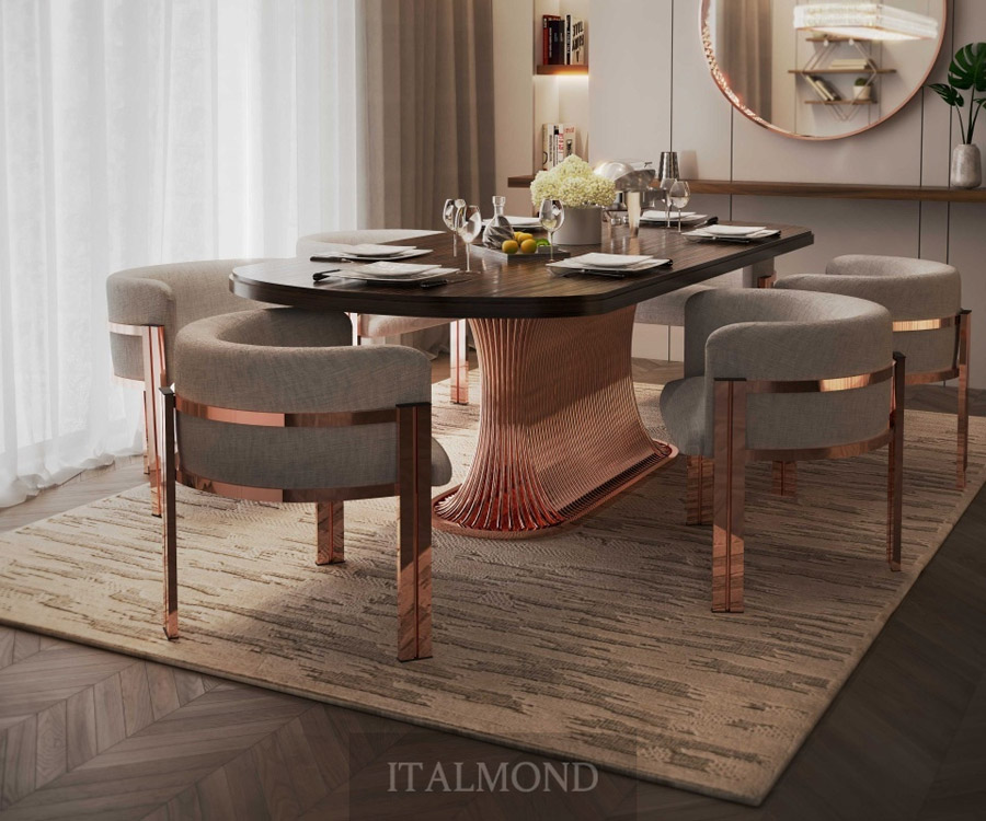 Обеденный стол с медной волнистой ножкой и серыми стульями у окна