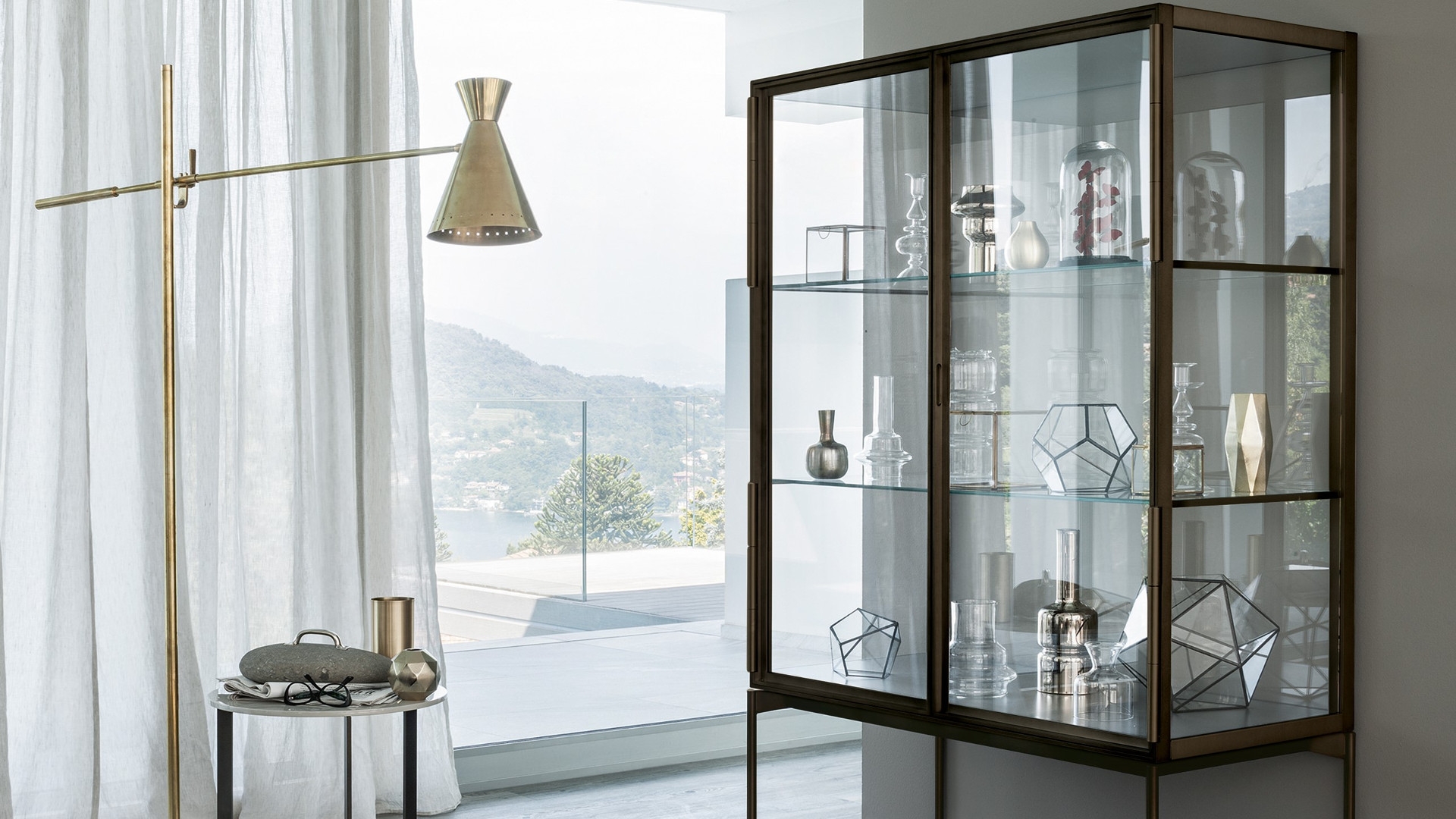 Витрина Lema Galerist LEMA