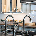 Двойной смеситель с изогнутым изливом Officine Gullo Double mixer with arch spout / Doppio miscelatore con getti ad arco OFFICINE GULLO
