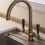 Смеситель для кухни Officine Gullo Tap with arch spout / Rubinetto con getto ad arco OFFICINE GULLO